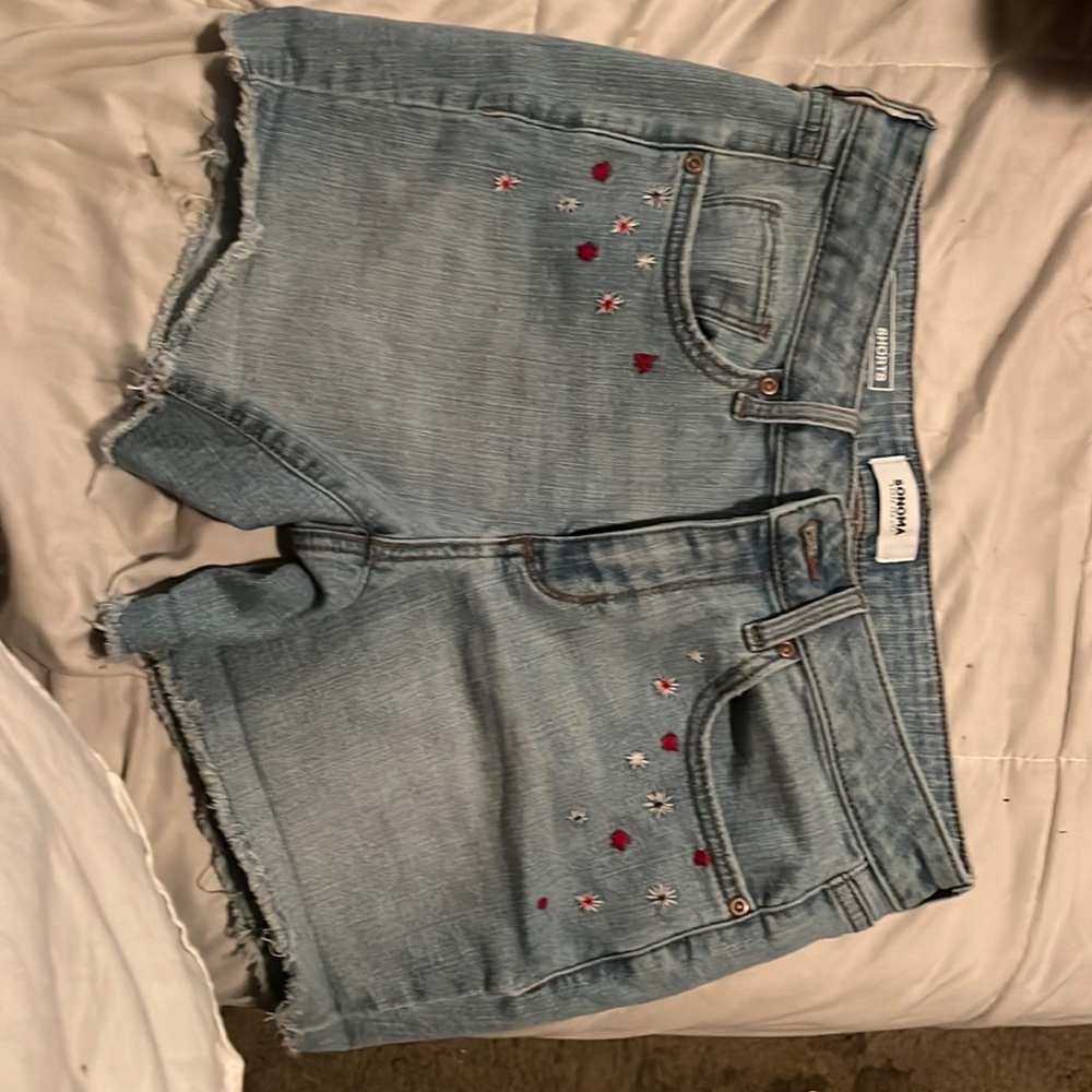 Sonoma shorts with embroidered flowers!